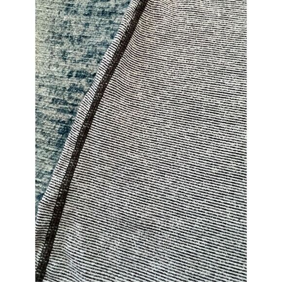 Lululemon Power Y Heathered Black Gray White Tonka Stripe Tank Top Size 4 - Picture 5 of 7